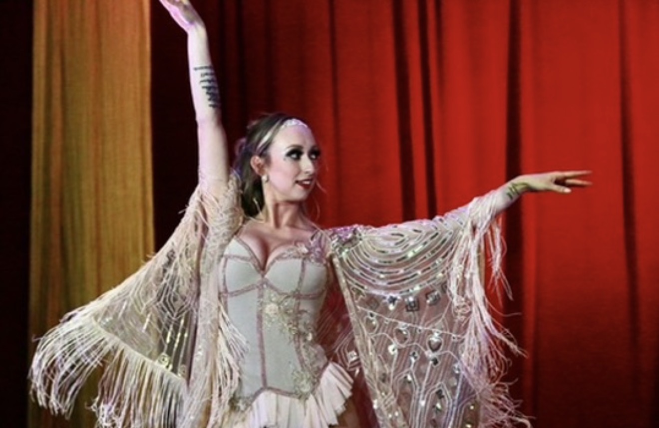 Sydney Wilson — Aerial Lyra, Duo Straps, Dancer & Showgirl